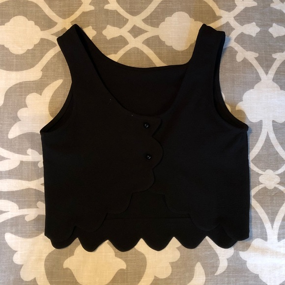 Scalloped Crop Top - Picture 2 of 2
